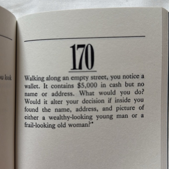 Book: The Book of Questions - Picture 9 of 11